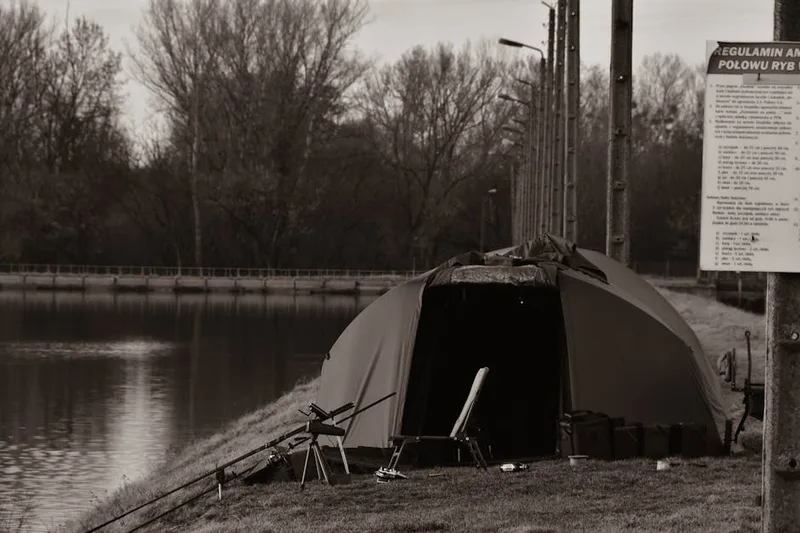 carp fishing bivvy tent shelter ,  photo from Pexels